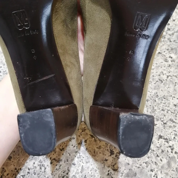 Bruno Magli Suede Italian Vero Cuoio Olive Green Wooden Block Heel Pumps Size 9 - Picture 15 of 16